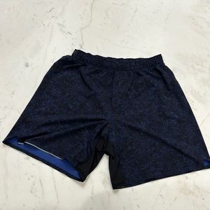 Lululemon Surge Short 7" inseam Size M Blue Print Rarely Worn Linerless